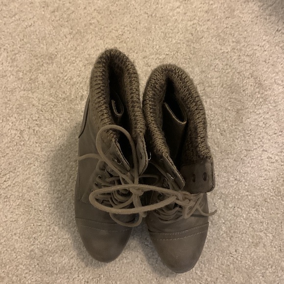 Gray lace up ankle booties - Picture 6 of 7